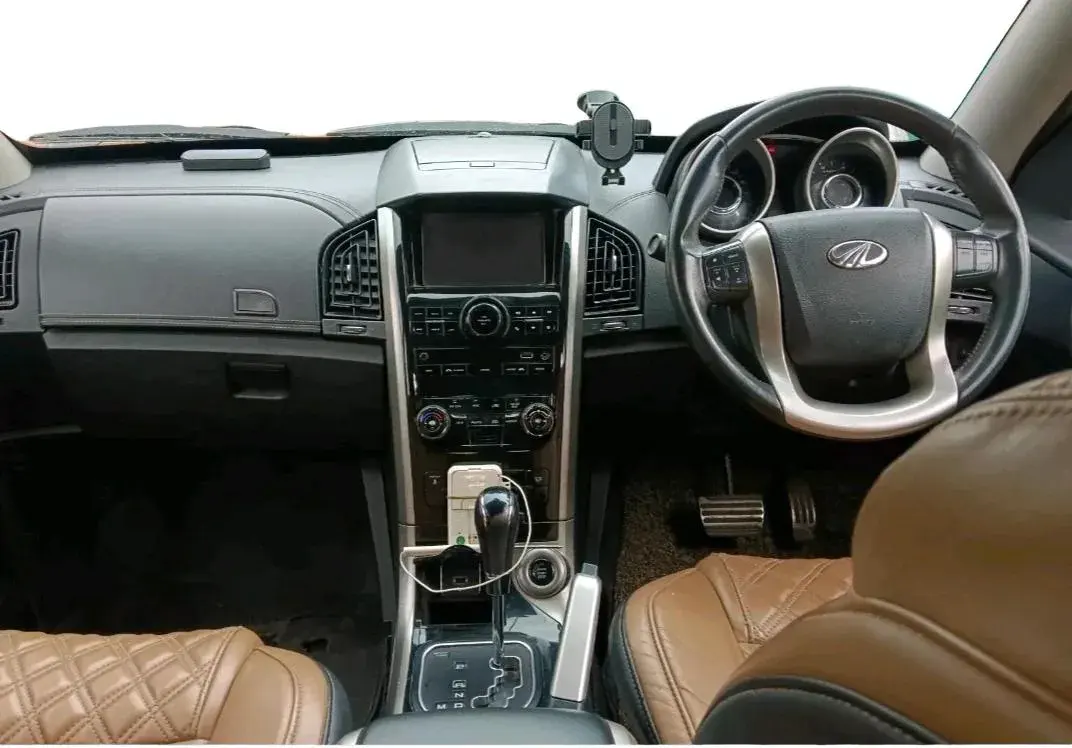 2019 Mahindra XUV500 W11 AT, Diesel, Automatic, 60,700 km, interior
