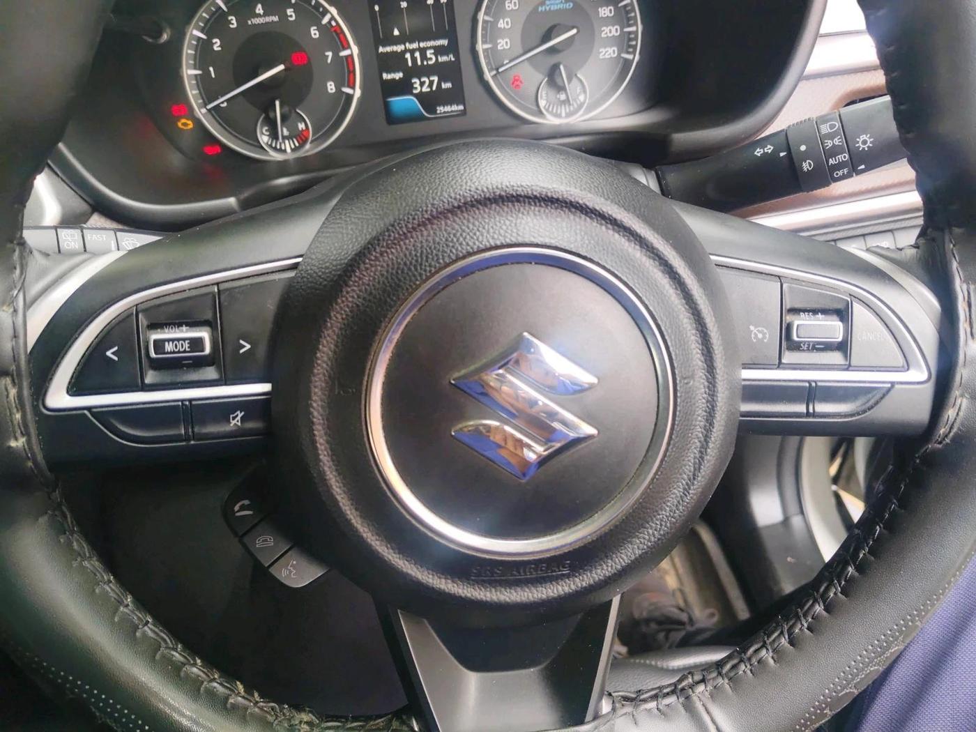 2023 Maruti BREZZA ZXI + SMART HYBRID, Petrol, Manual, 25,464 km, interior