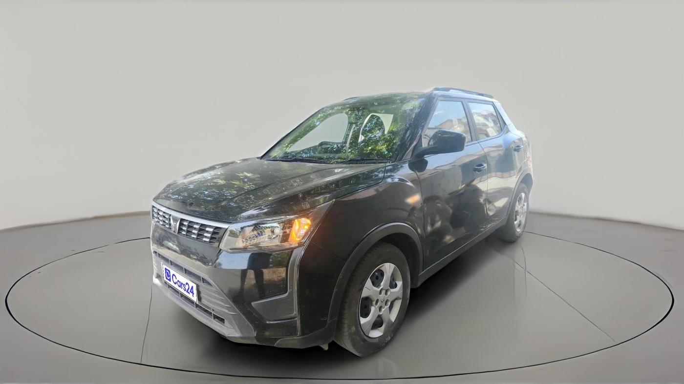 2023 Mahindra XUV300 W6 1.2 PETROL, Petrol, Manual, 27,568 km, exterior