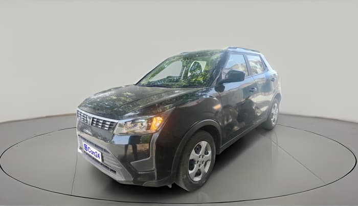 2023 Mahindra XUV300 W6 1.2 PETROL, Petrol, Manual, 27,568 km, exterior