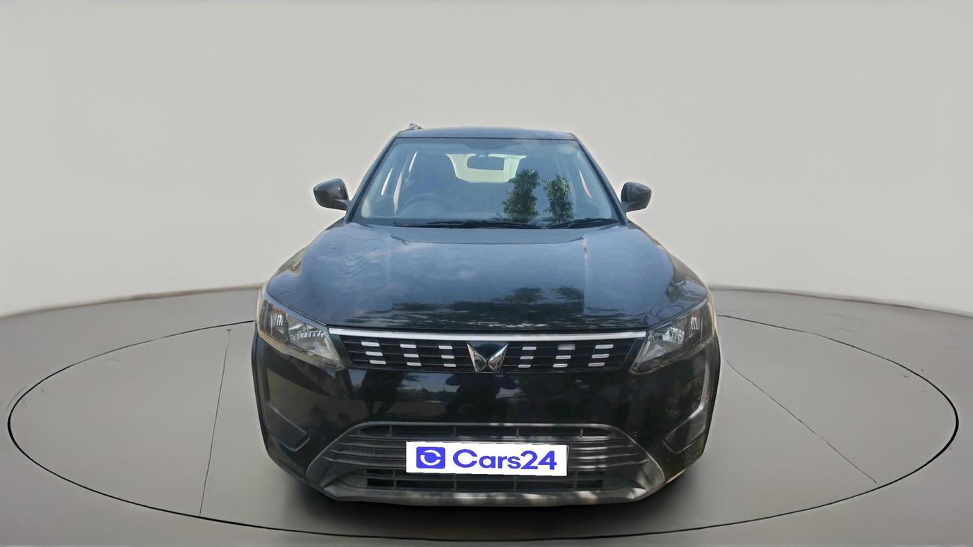 2023 Mahindra XUV300 W6 1.2 PETROL, Petrol, Manual, 27,568 km, exterior