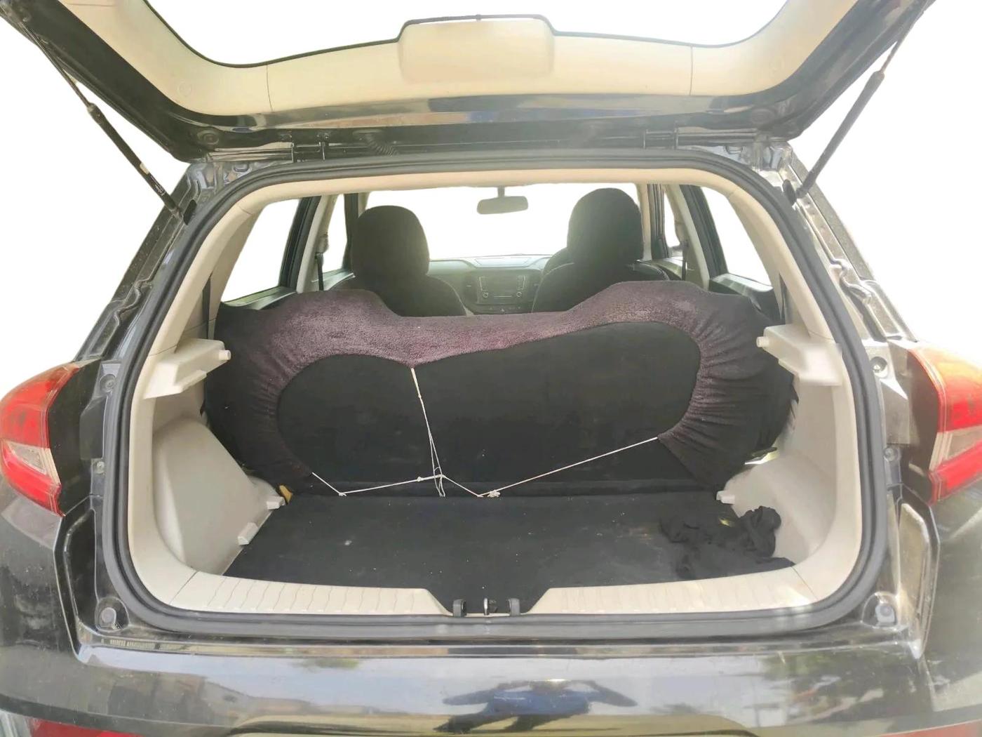 2023 Mahindra XUV300 W6 1.2 PETROL, Petrol, Manual, 27,568 km, exterior