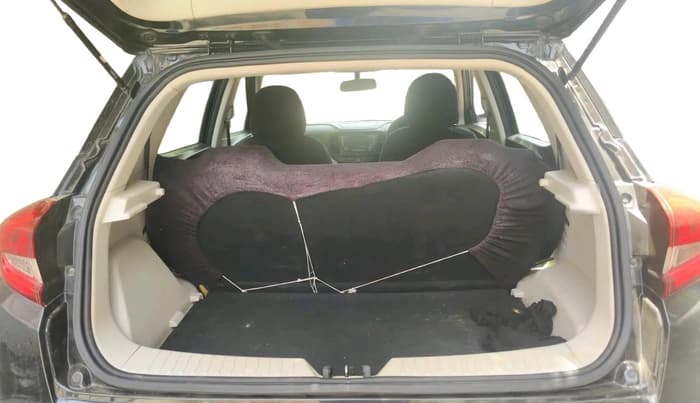 2023 Mahindra XUV300 W6 1.2 PETROL, Petrol, Manual, 27,568 km, exterior