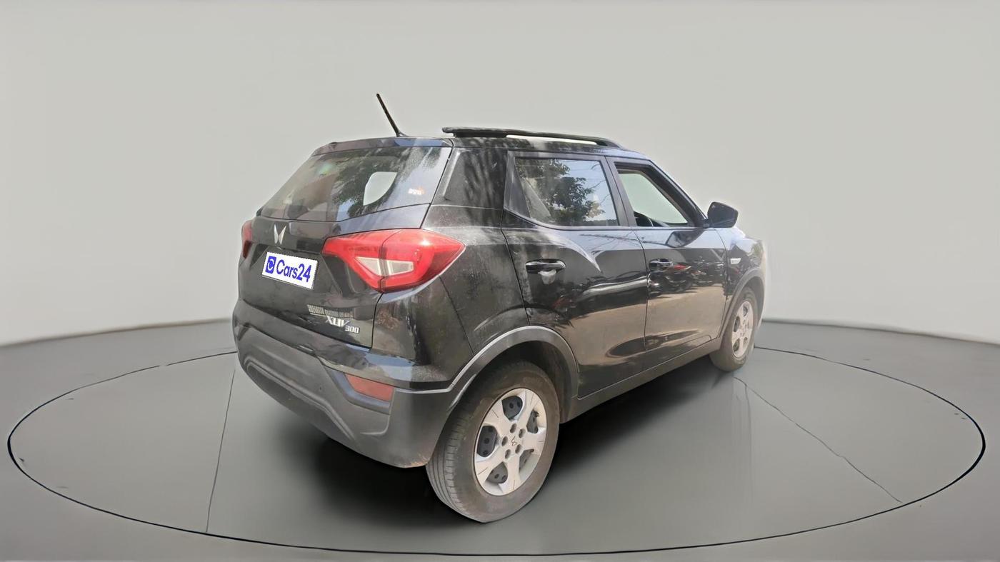 2023 Mahindra XUV300 W6 1.2 PETROL, Petrol, Manual, 27,568 km, exterior
