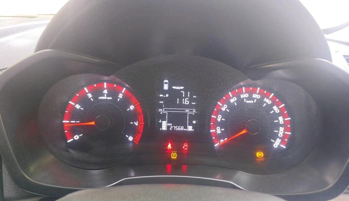 2023 Mahindra XUV300 W6 1.2 PETROL, Petrol, Manual, 27,568 km, interior