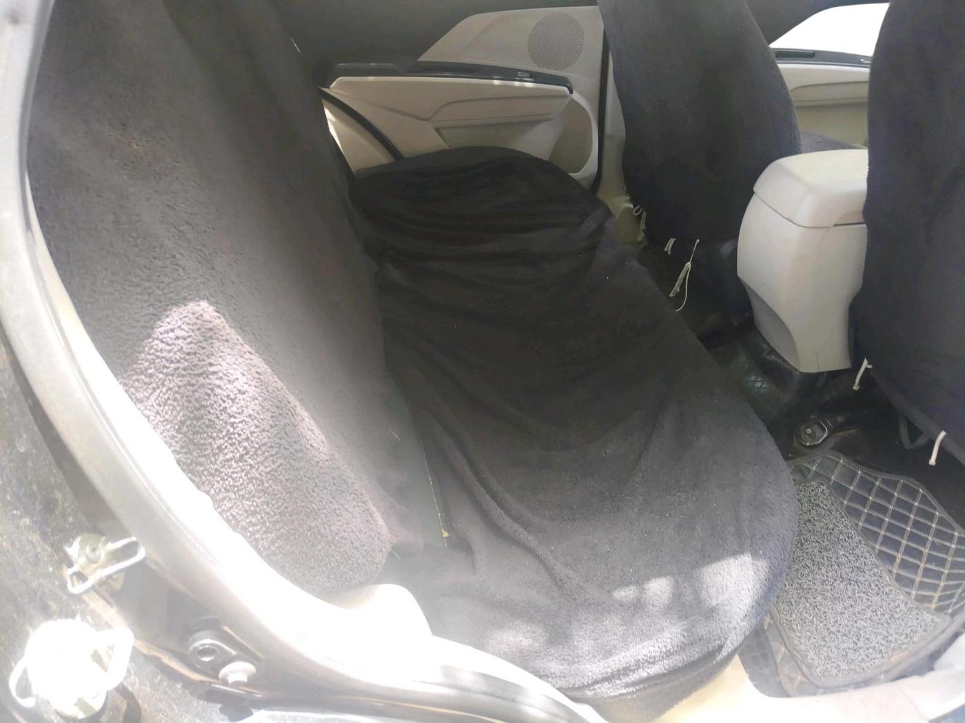 2023 Mahindra XUV300 W6 1.2 PETROL, Petrol, Manual, 27,568 km, interior