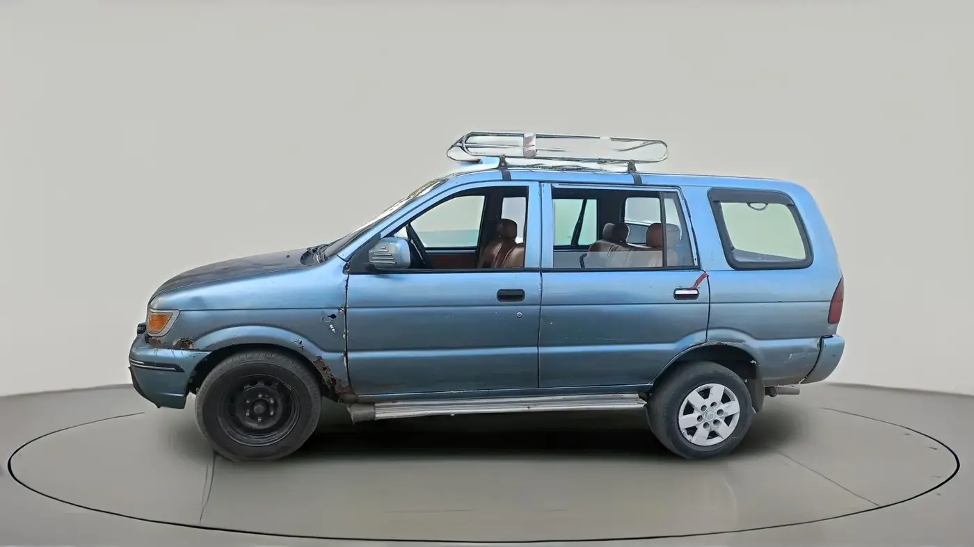 2008 Chevrolet Tavera NEO LS B3 10 STR BS III, Diesel, Manual, 3,27,316 km, exterior