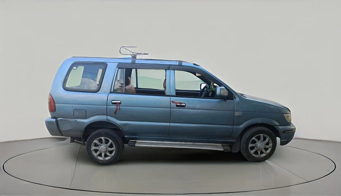 2008 Chevrolet Tavera NEO LS B3 10 STR BS III, Diesel, Manual, 3,27,316 km, exterior