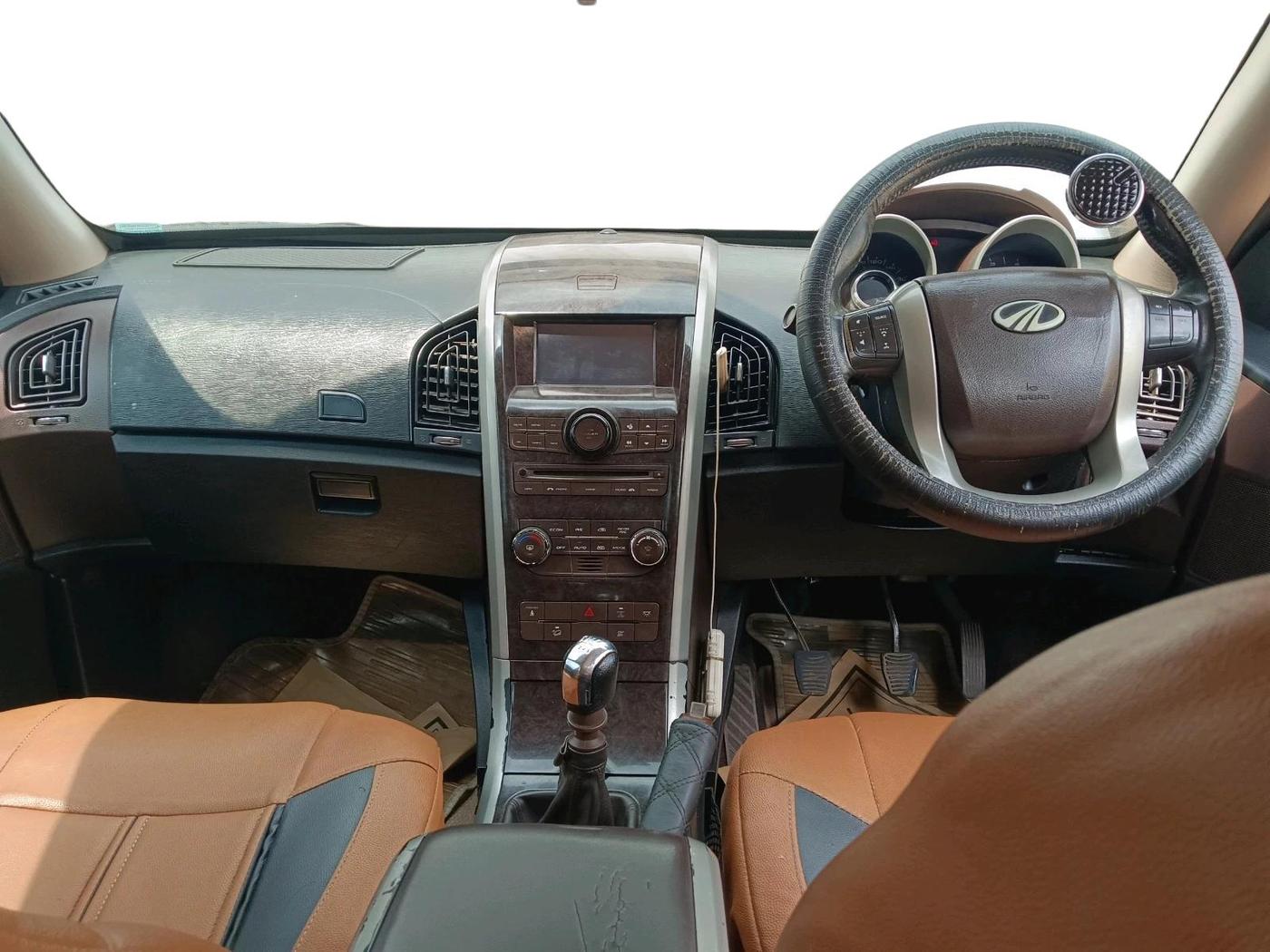 2013 Mahindra XUV500 W8, Diesel, Manual, 1,02,213 km, interior
