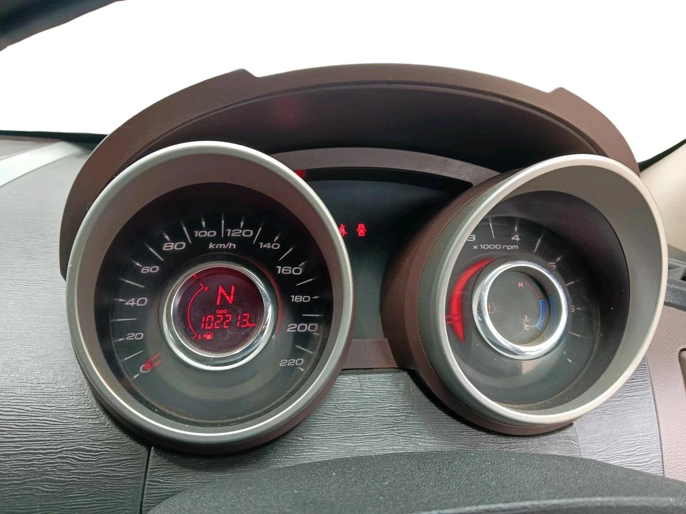 2013 Mahindra XUV500 W8, Diesel, Manual, 1,02,213 km, interior