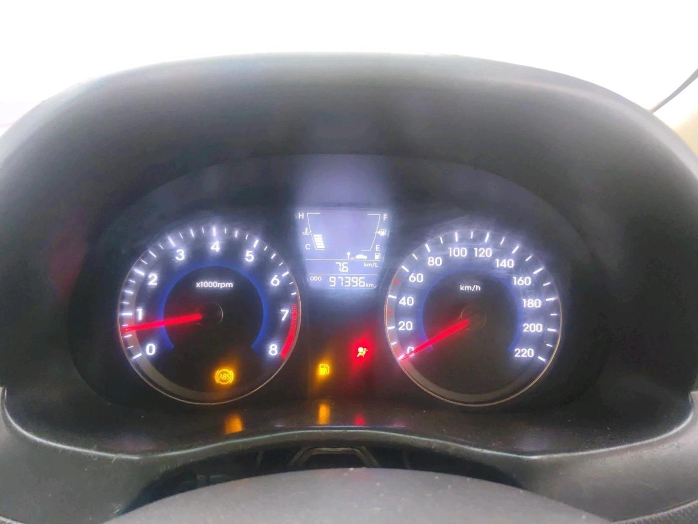 2012 Hyundai Verna FLUIDIC 1.6 VTVT EX, Petrol, Manual, 97,396 km, interior
