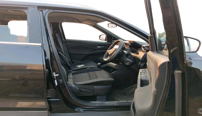 2024 Nissan MAGNITE Acenta B4D 1.0 Petrol AMT, CNG, Automatic, 28,465 km, interior