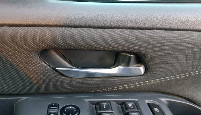 2024 Nissan MAGNITE Acenta B4D 1.0 Petrol AMT, CNG, Automatic, 28,465 km, interior