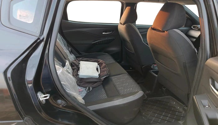 2024 Nissan MAGNITE Acenta B4D 1.0 Petrol AMT, CNG, Automatic, 28,465 km, interior