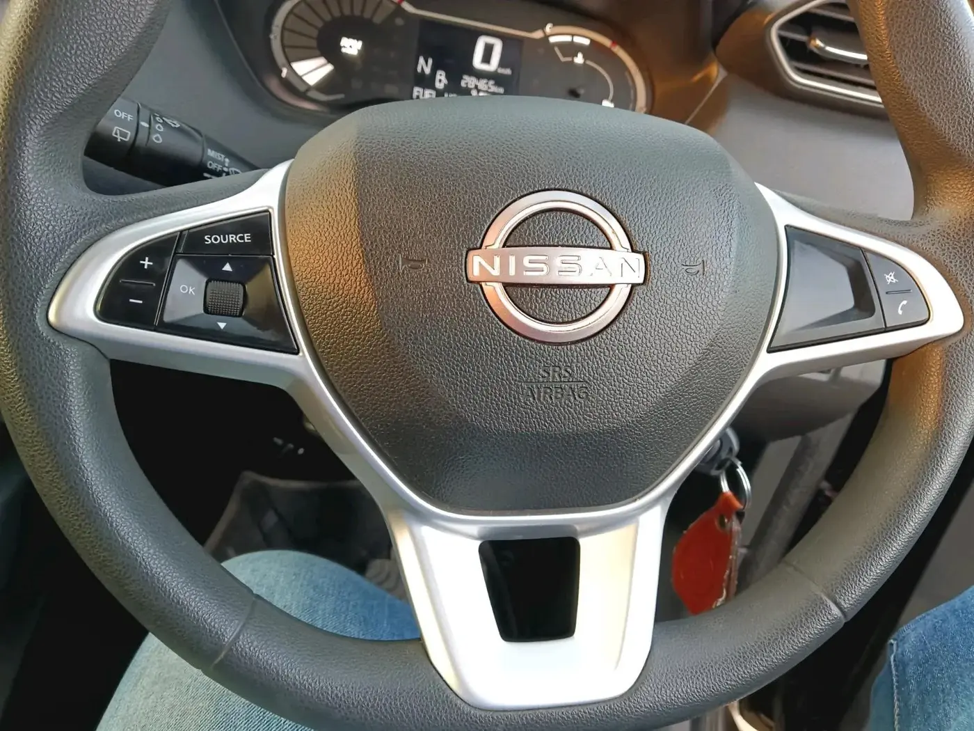 2024 Nissan MAGNITE Acenta B4D 1.0 Petrol AMT, CNG, Automatic, 28,465 km, interior