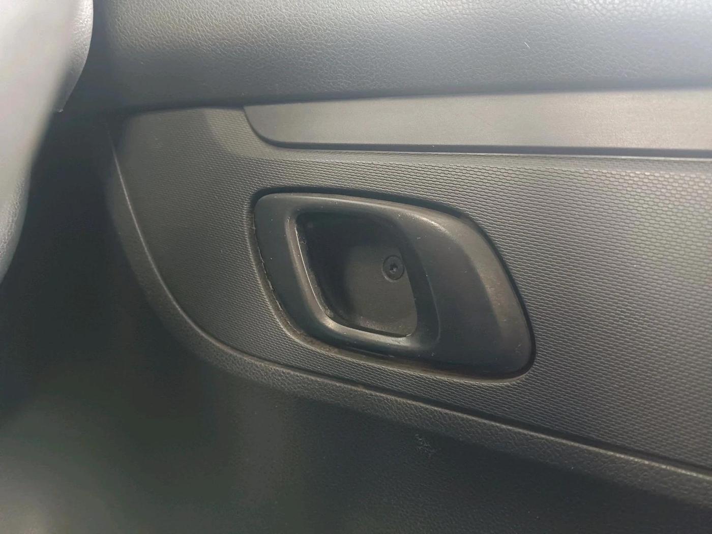 2016 Renault Kwid RXL, Petrol, Manual, 37,714 km, interior