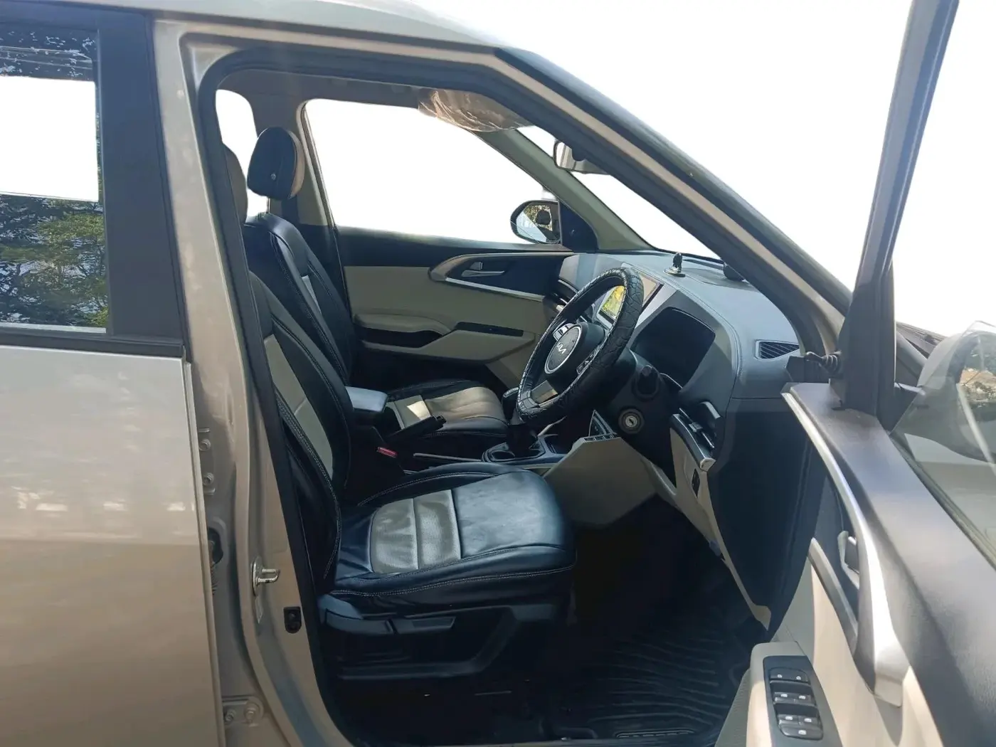 2023 KIA CARENS PREMIUM 1.5 PETROL 7 STR, Petrol, Manual, 13,474 km, interior