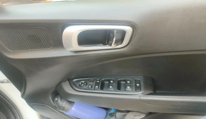 2020 Hyundai VENUE SX 1.5 CRDI, Diesel, Manual, 95,547 km, interior