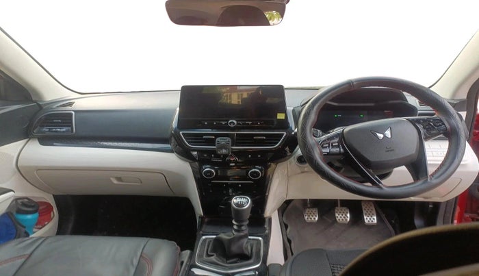 2024 Mahindra XUV 3XO AX5L 1.2 TGDi, Petrol, Manual, 35,344 km, interior
