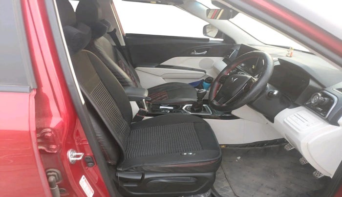 2024 Mahindra XUV 3XO AX5L 1.2 TGDi, Petrol, Manual, 35,344 km, interior