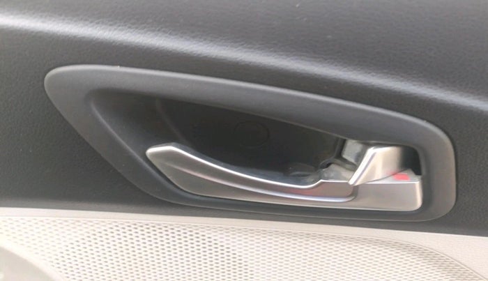 2024 Mahindra XUV 3XO AX5L 1.2 TGDi, Petrol, Manual, 35,344 km, interior