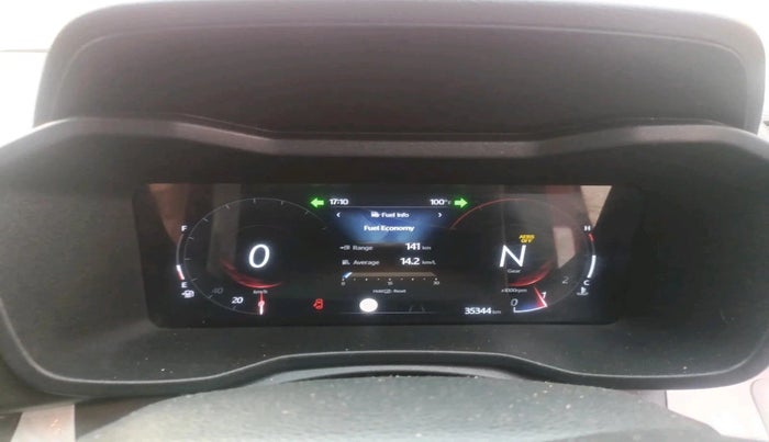 2024 Mahindra XUV 3XO AX5L 1.2 TGDi, Petrol, Manual, 35,344 km, interior