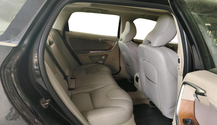 2016 Volvo XC 60 D4 Momentum, Diesel, Automatic, 2,19,069 km, interior