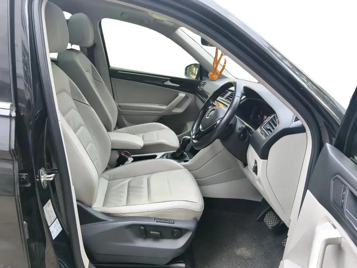 2019 Volkswagen TIGUAN ALL SPACE 2.0 TSI, Petrol, Automatic, 1,16,266 km, interior