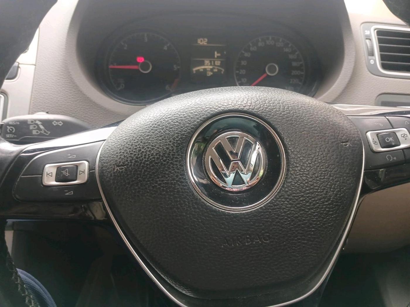2017 Volkswagen Vento HIGHLINE PLUS 1.5 16 ALLOY, Diesel, Manual, 1,07,345 km, interior