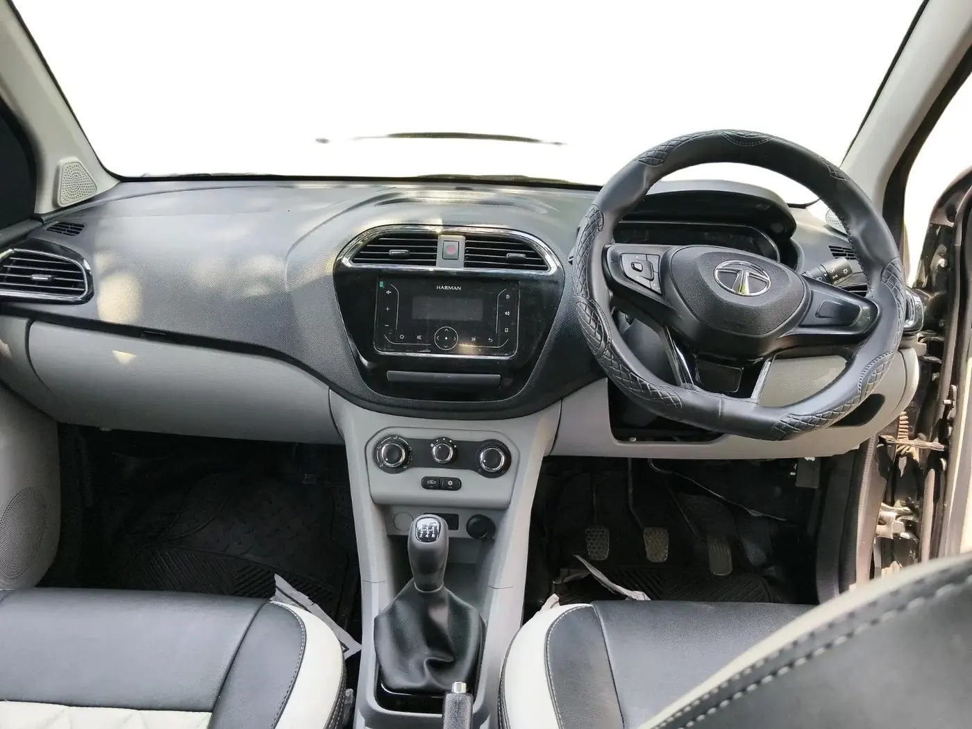 2023 Tata Tiago XT PETROL, Petrol, Manual, 12,184 km, interior