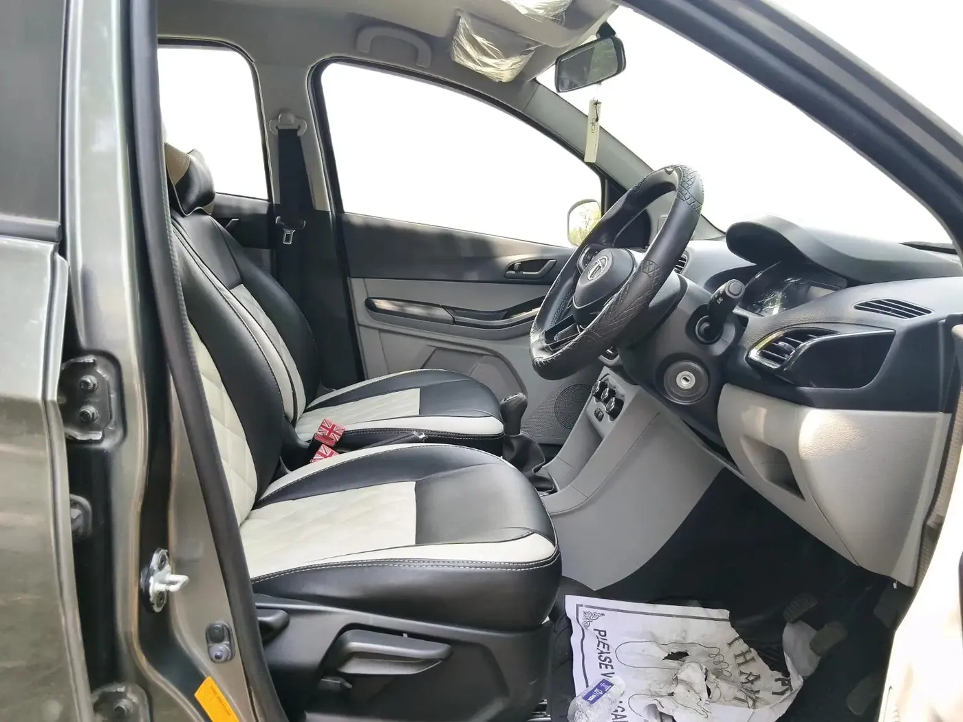 2023 Tata Tiago XT PETROL, Petrol, Manual, 12,184 km, interior