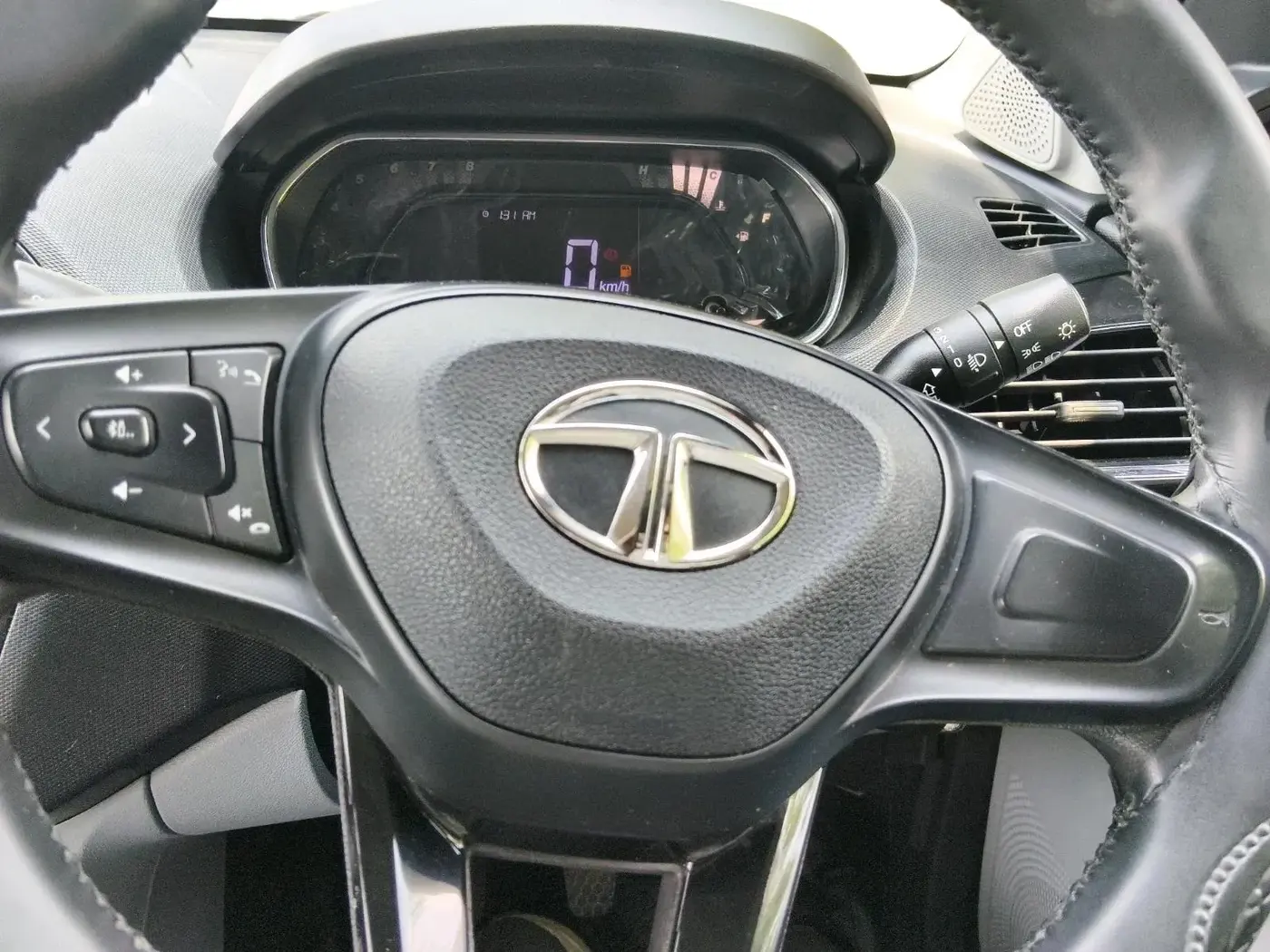 2023 Tata Tiago XT PETROL, Petrol, Manual, 12,184 km, interior