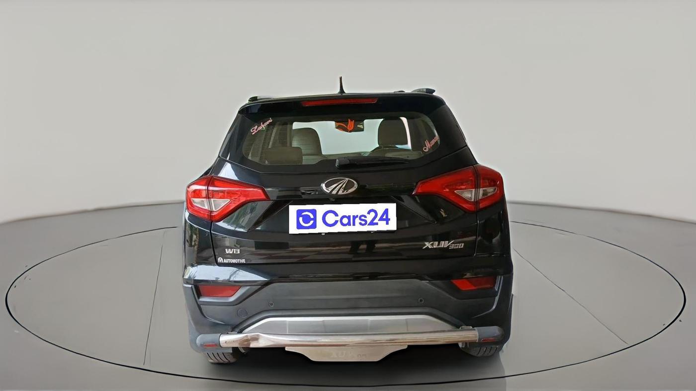 2021 Mahindra XUV300 W8 (O) 1.2 PETROL, Petrol, Manual, 1,02,854 km, exterior