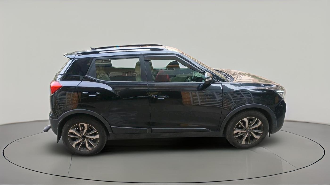2021 Mahindra XUV300 W8 (O) 1.2 PETROL, Petrol, Manual, 1,02,854 km, exterior