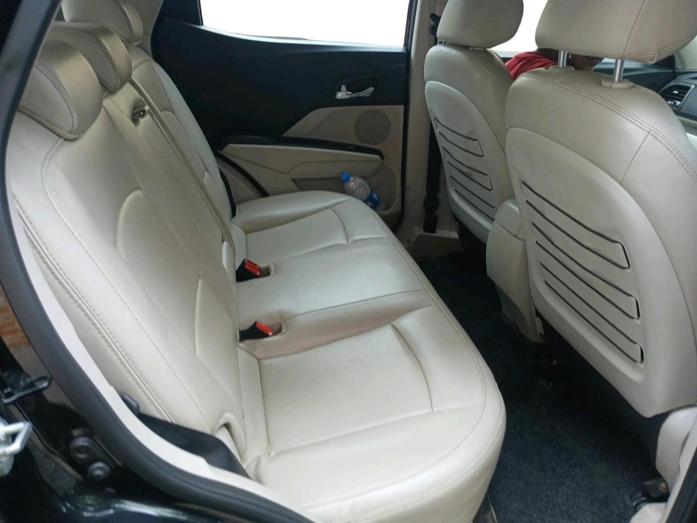 2021 Mahindra XUV300 W8 (O) 1.2 PETROL, Petrol, Manual, 1,02,854 km, interior