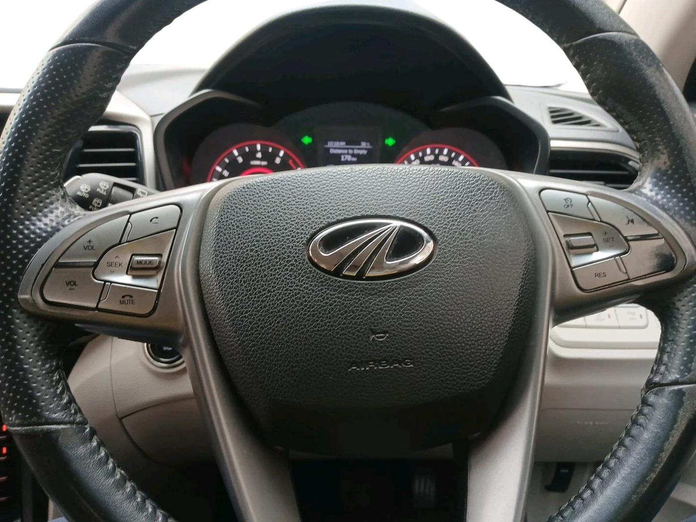2021 Mahindra XUV300 W8 (O) 1.2 PETROL, Petrol, Manual, 1,02,854 km, interior