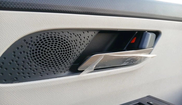 2025 Tata ALTROZ Creative S Petrol 5MT, Petrol, Manual, 17,759 km, interior