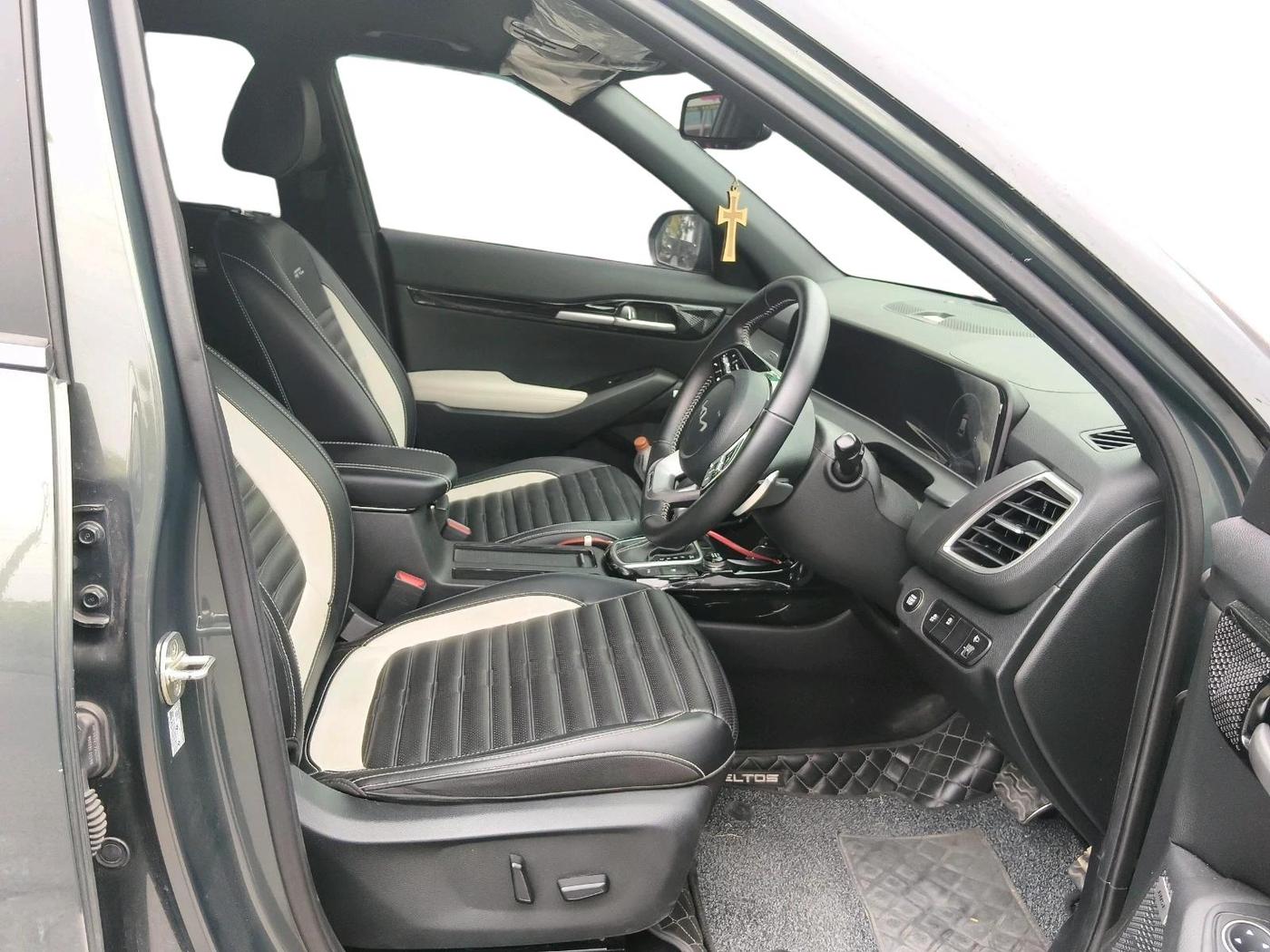 2024 KIA SELTOS  GTX Plus 1.5 Turbo Petrol DCT, Petrol, Automatic, 56,998 km, interior