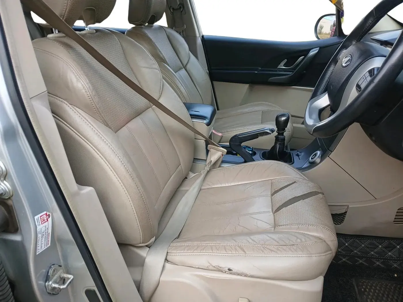 2016 Mahindra XUV500 W10 1.99, Diesel, Manual, 1,08,288 km, interior