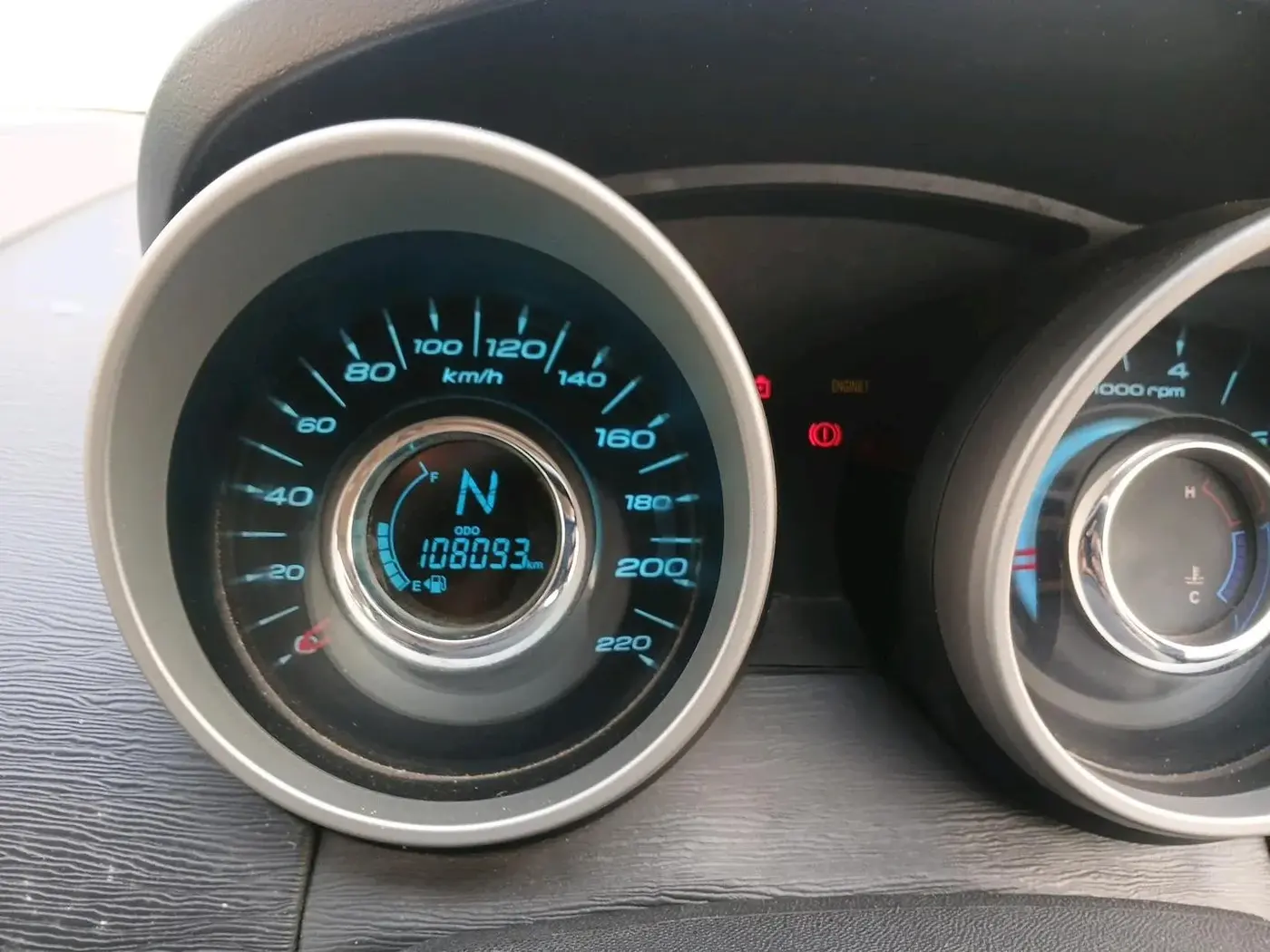 2016 Mahindra XUV500 W10 1.99, Diesel, Manual, 1,08,288 km, interior