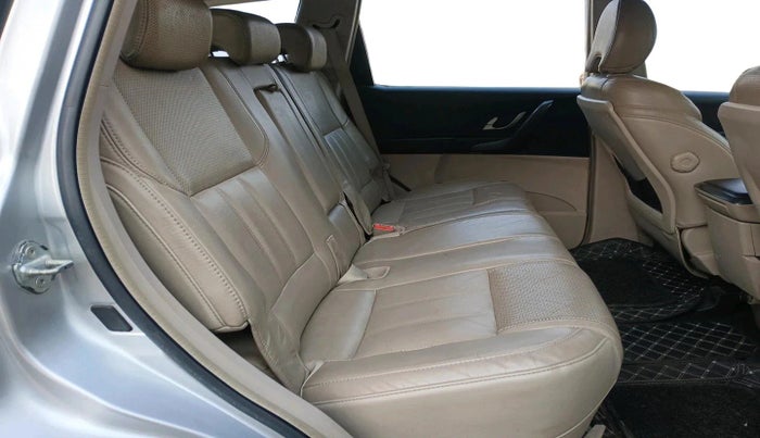 2016 Mahindra XUV500 W10 1.99, Diesel, Manual, 1,08,288 km, interior