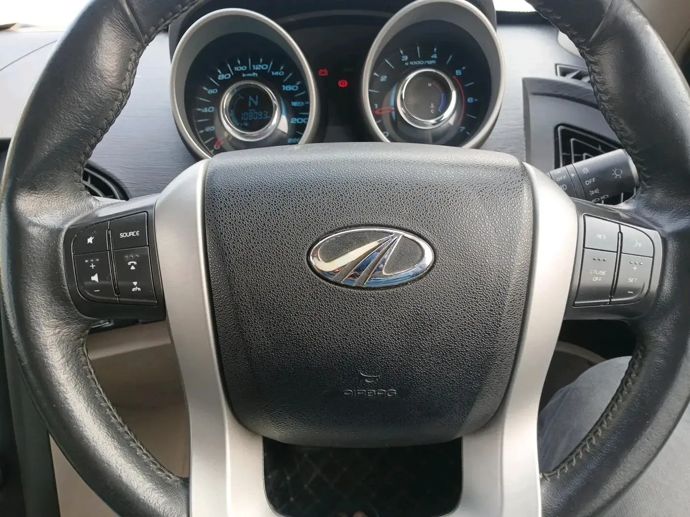 2016 Mahindra XUV500 W10 1.99, Diesel, Manual, 1,08,288 km, interior