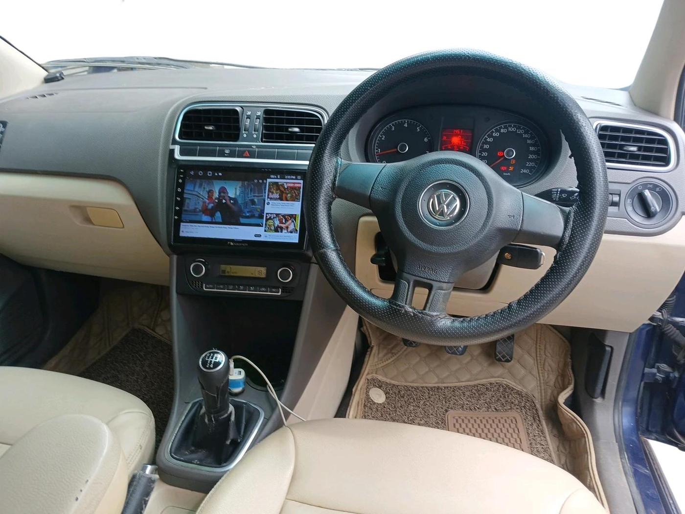 2011 Volkswagen Vento HIGHLINE 1.6 MPI, Petrol, Manual, 99,093 km, interior