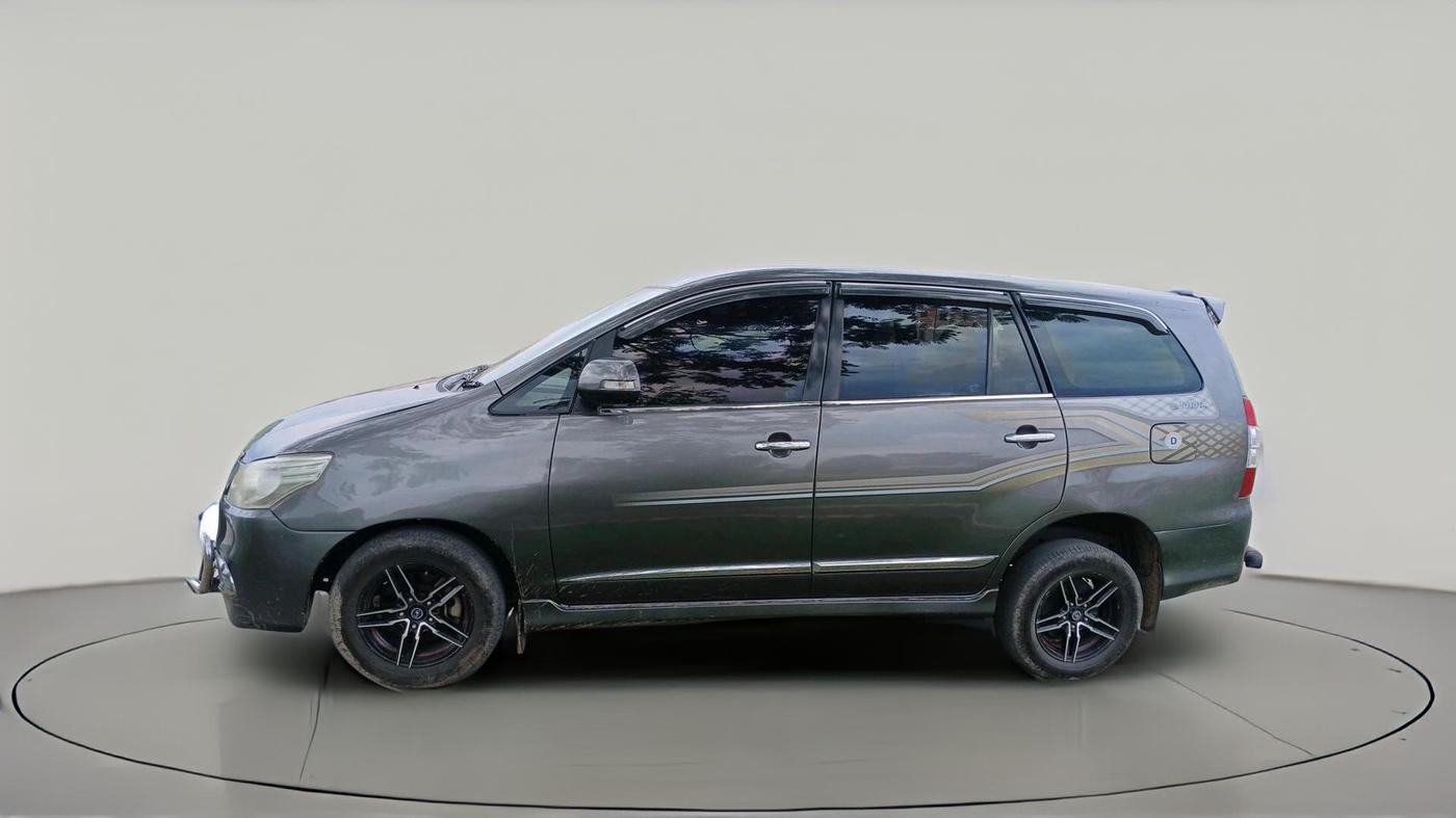 2015 Toyota Innova 2.5 ZX 7 STR, Diesel, Manual, 1,82,007 km, exterior