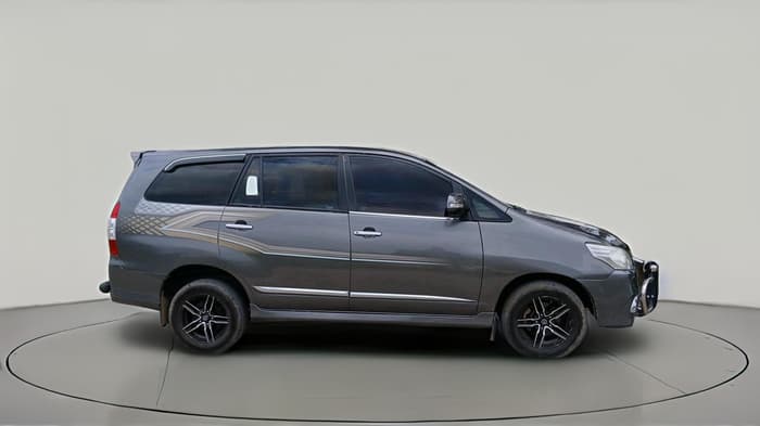 2015 Toyota Innova 2.5 ZX 7 STR, Diesel, Manual, 1,82,007 km, exterior
