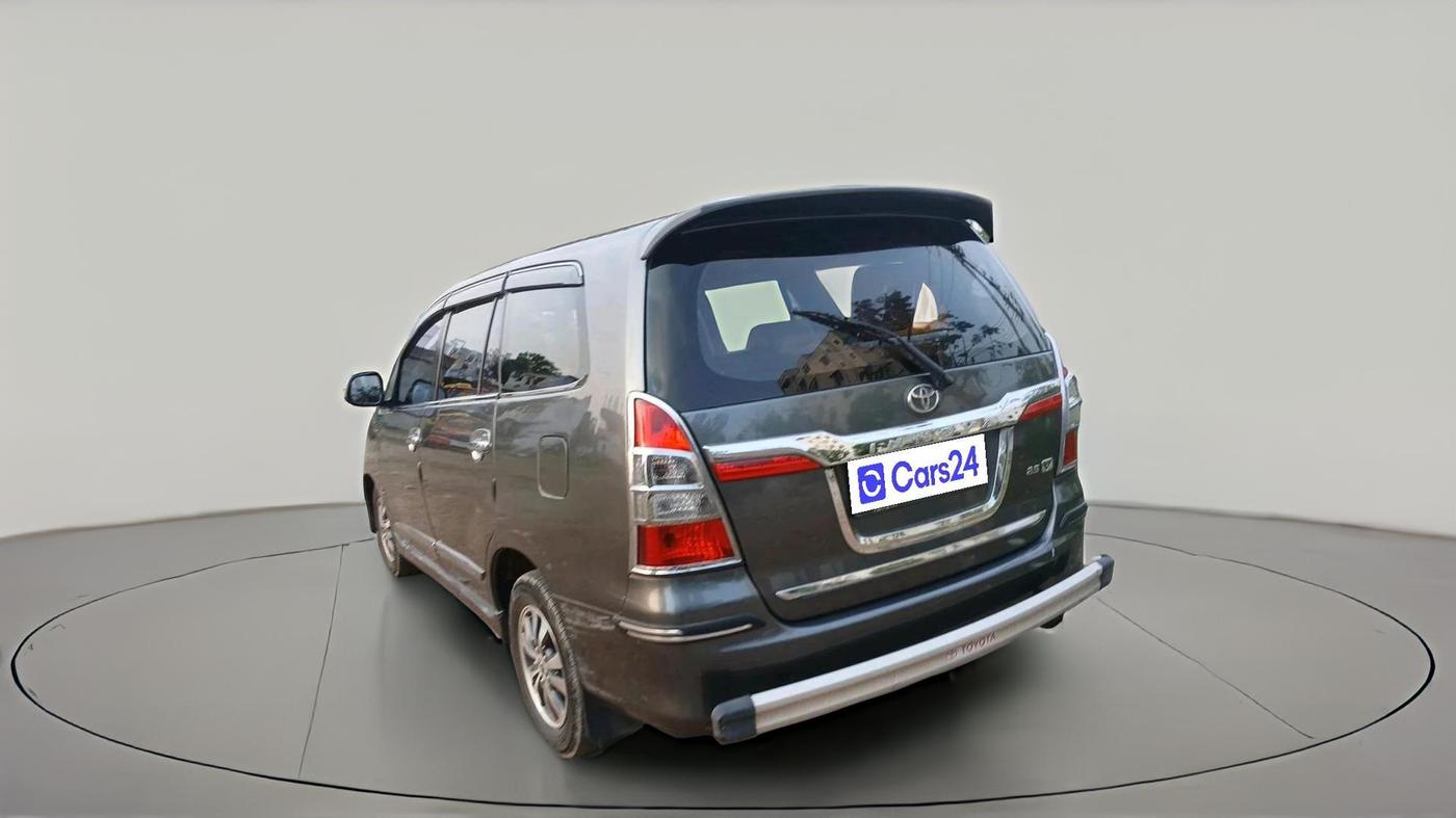 2014 Toyota Innova 2.5 VX 8 STR, Diesel, Manual, 2,76,627 km, exterior