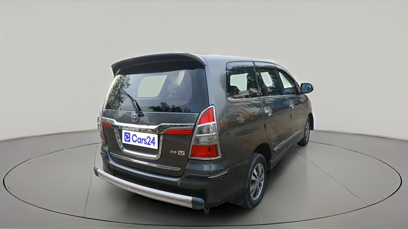 2014 Toyota Innova 2.5 VX 8 STR, Diesel, Manual, 2,76,627 km, exterior