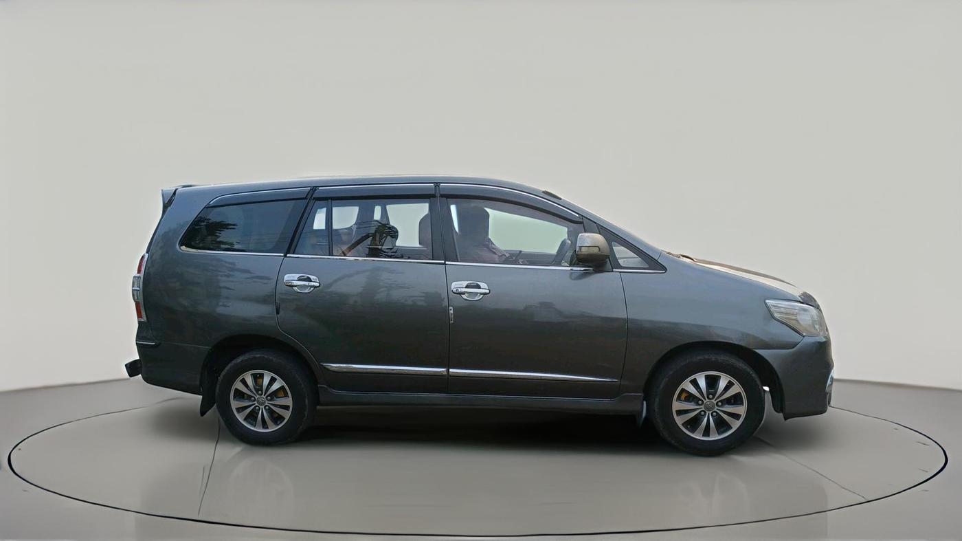 2014 Toyota Innova 2.5 VX 8 STR, Diesel, Manual, 2,76,627 km, exterior