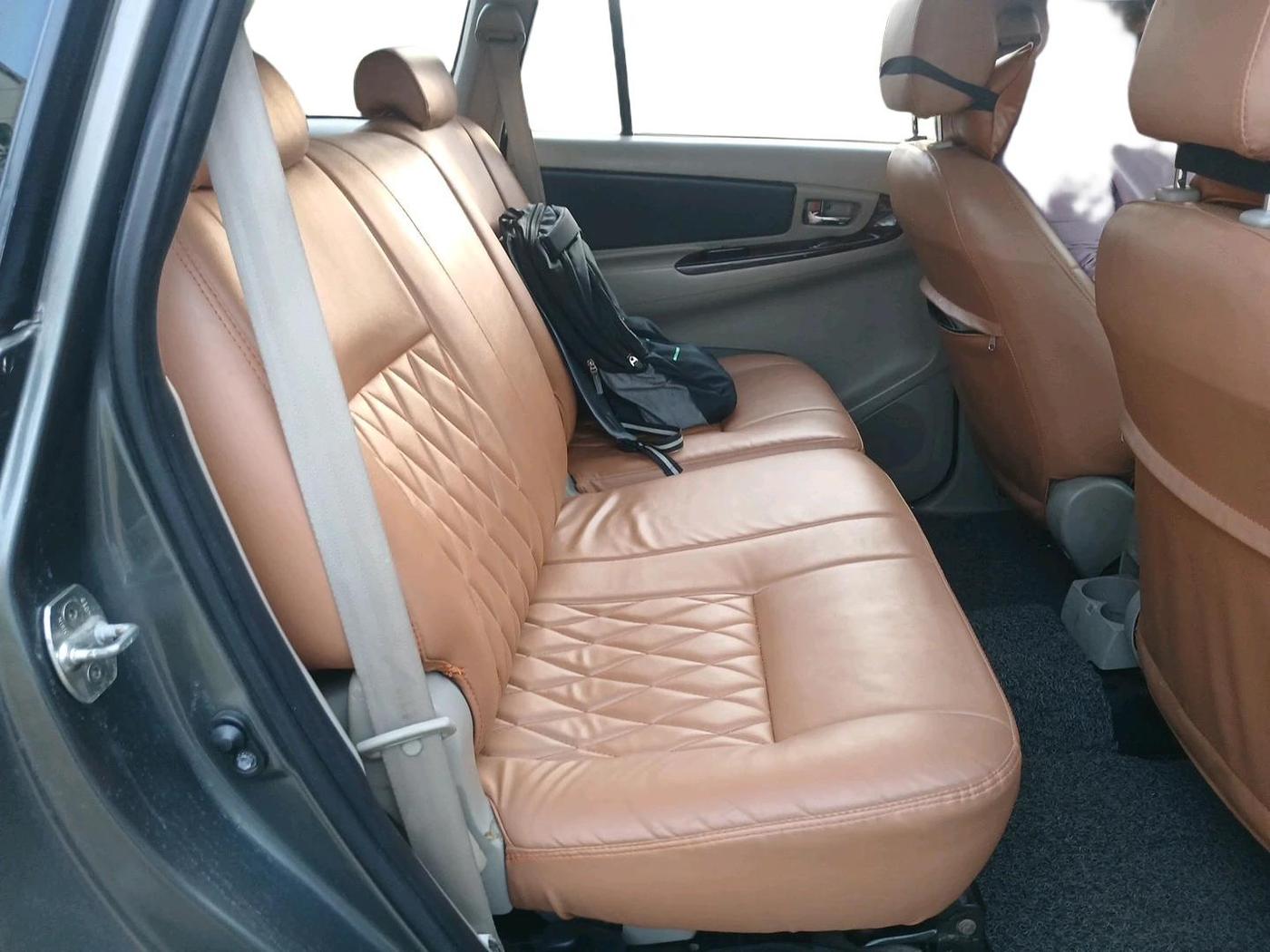 2014 Toyota Innova 2.5 VX 8 STR, Diesel, Manual, 2,76,627 km, interior