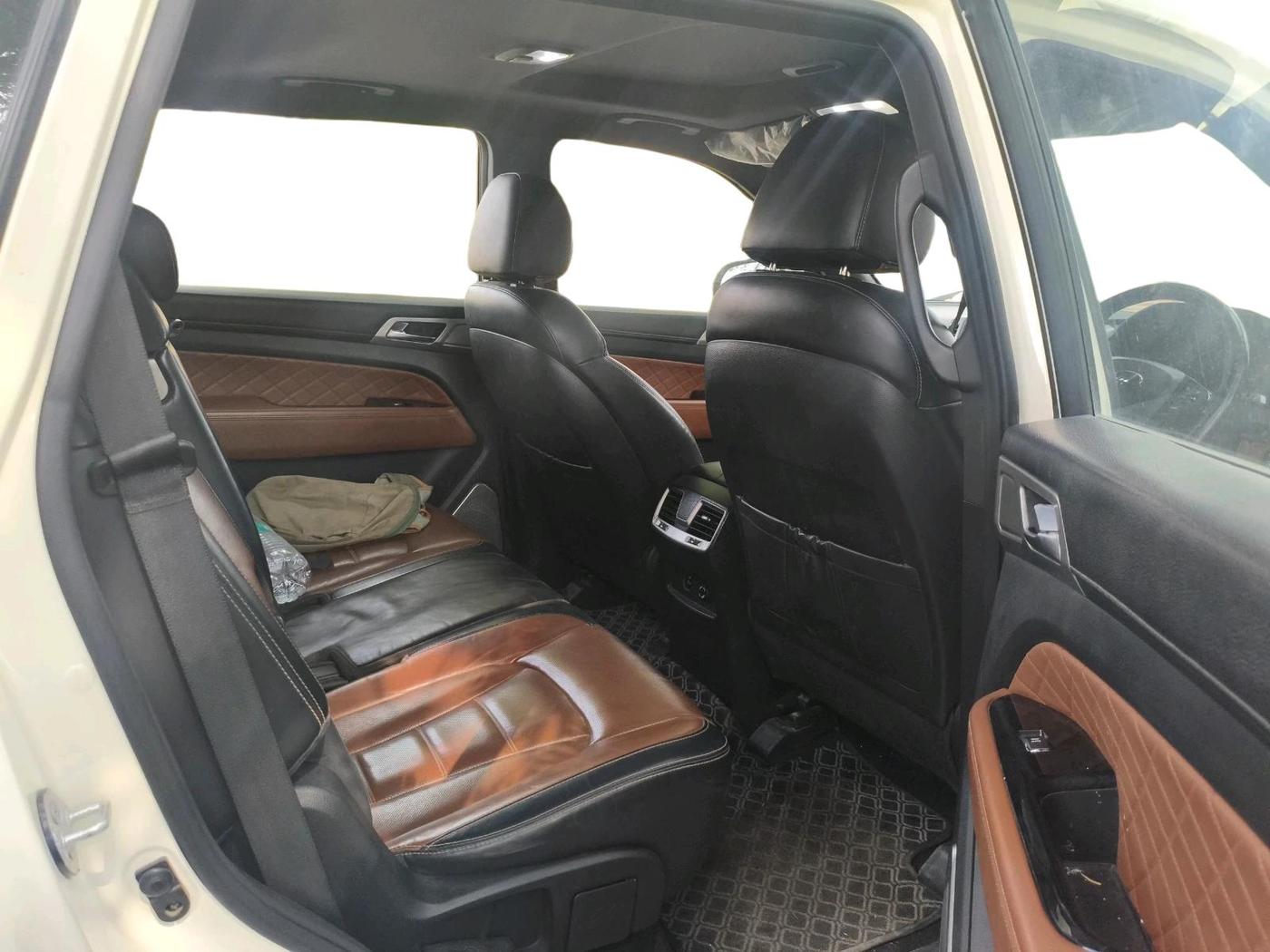2020 Mahindra ALTURAS G4 4WD AT, Diesel, Automatic, 80,011 km, interior